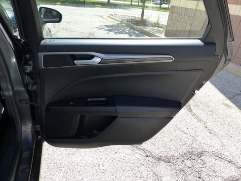 Used 2018 Ford Fusion SE w/ Fusion SE Technology Package FWD image 40