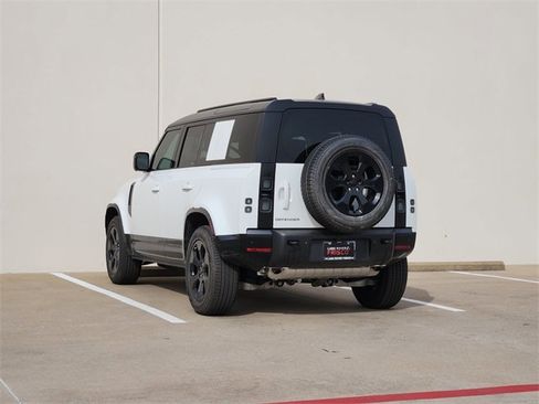 New 2026 Land Rover Defender 110 X-Dynamic SE image 3