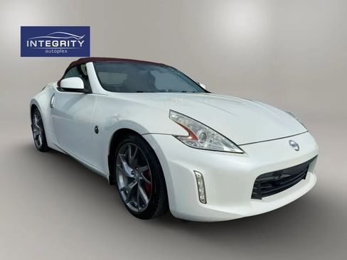 Used 2014 Nissan 370Z Touring w/ Sport Package RWD image 38