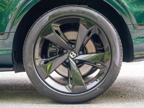 Used 2021 Bentley Bentayga AWD/4WD image 10