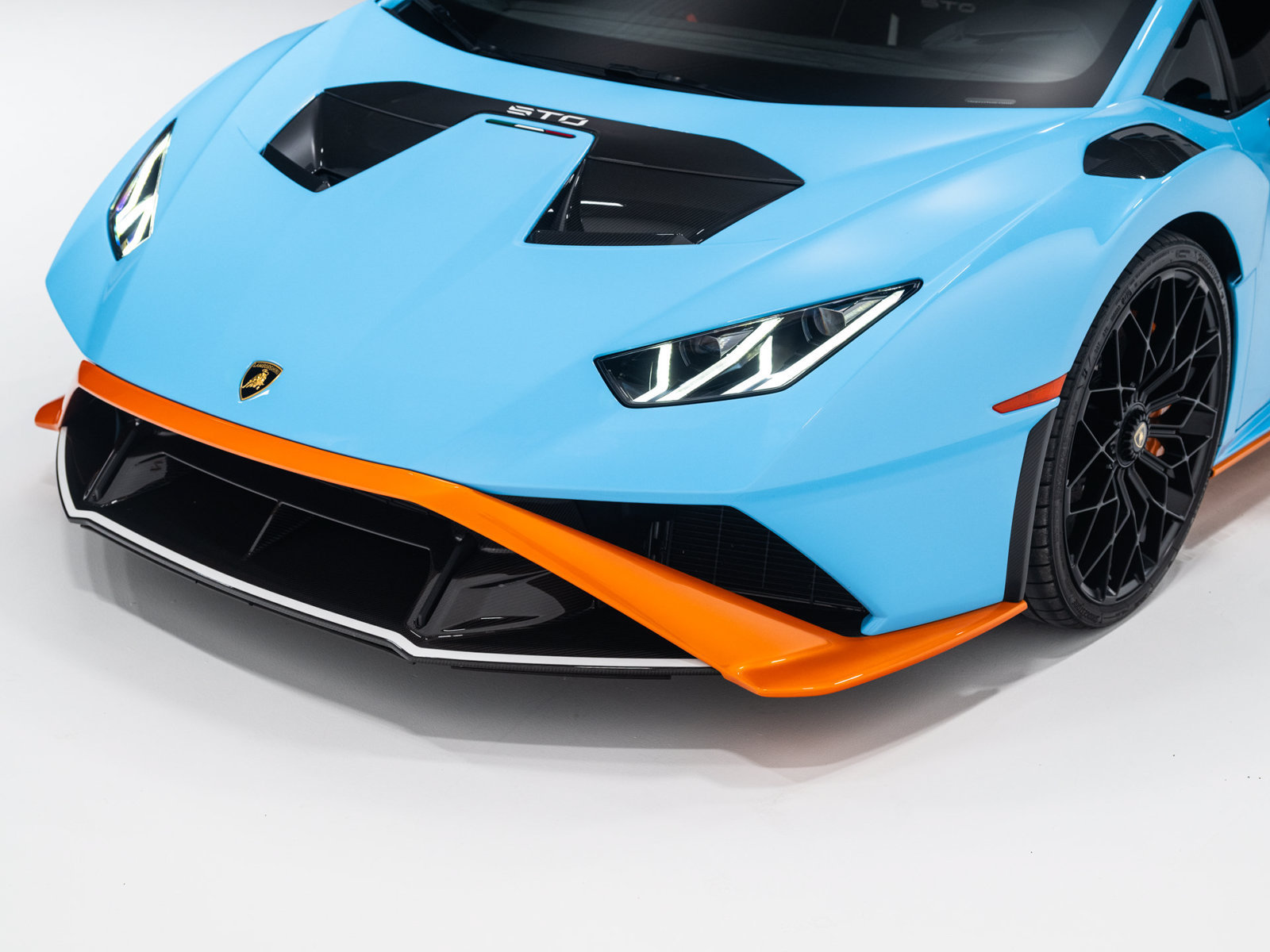Used 2022 Lamborghini Huracan STO RWD image 15