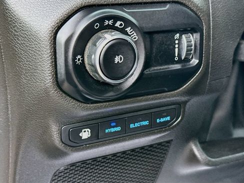 Used 2023 Jeep Wrangler Unlimited Sahara w/ Cold Weather Group AWD/4WD image 11