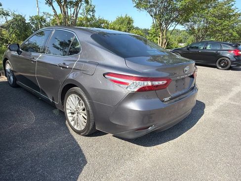 Used 2018 Toyota Camry XLE FWD image 6