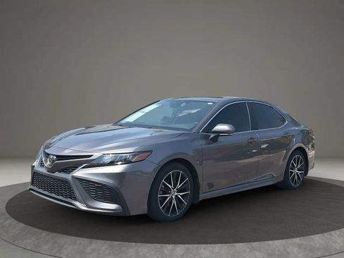Used 2022 Toyota Camry SE w/ Cold Weather Package AWD/4WD image 1