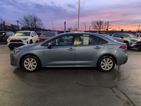 Used 2022 Toyota Corolla LE image 2