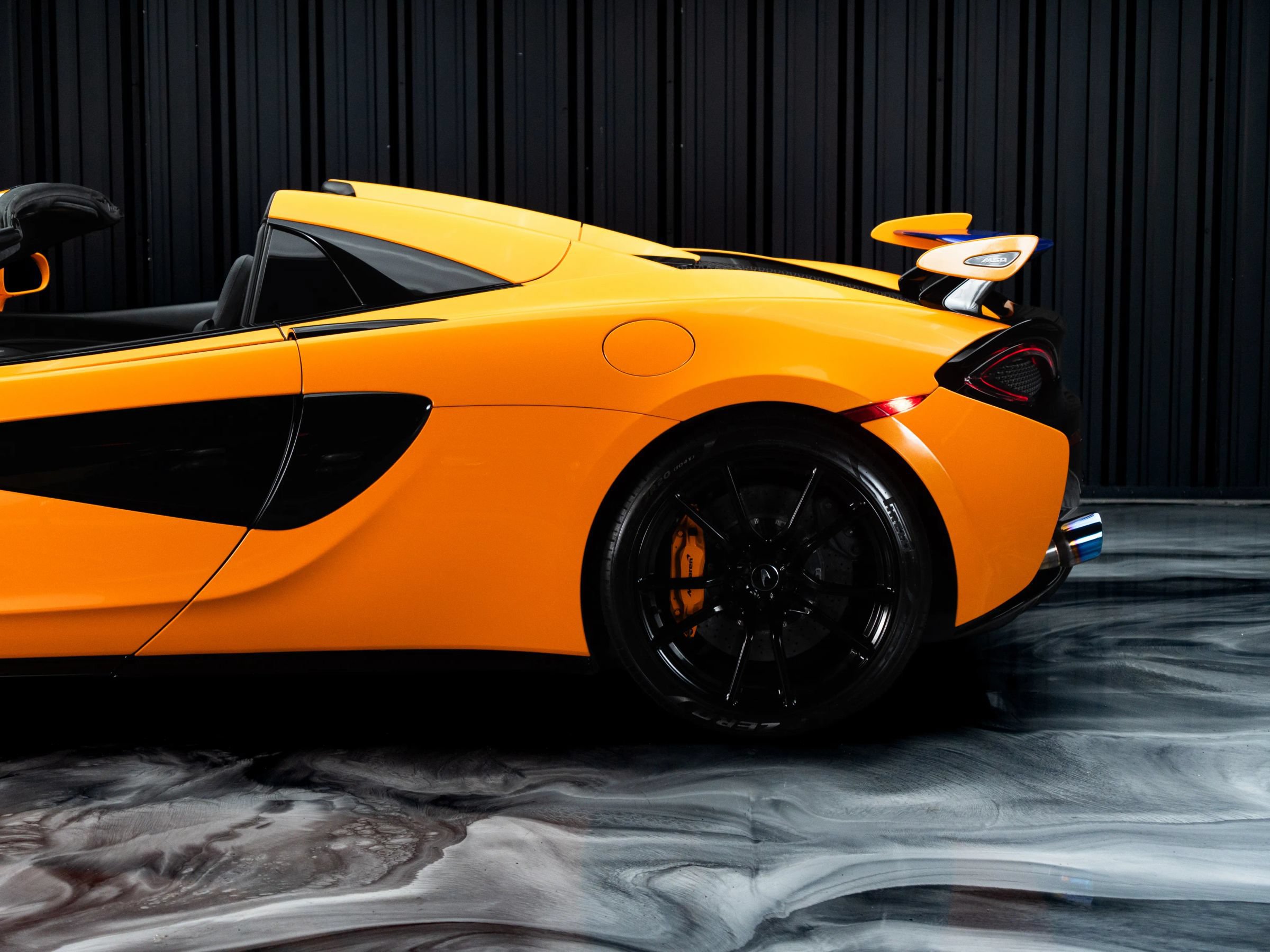 Used 2019 McLaren 570S Spider RWD image 6