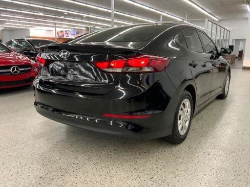 Used 2018 Hyundai Elantra SE FWD image 4