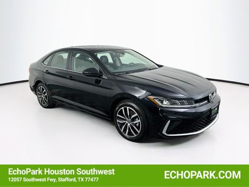 Used 2025 Volkswagen Jetta SE FWD image 1