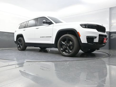 Used 2025 Jeep Grand Cherokee L Limited w/ Black Appearance Package AWD/4WD image 31