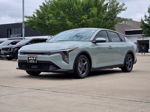 New 2026 Kia K4 FWD image 2