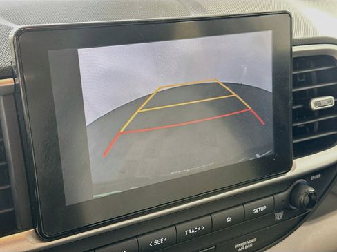 Used 2025 Hyundai Venue SEL FWD image 22