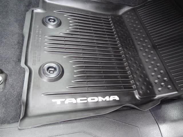 Used 2018 Toyota Tacoma TRD Sport AWD/4WD image 15