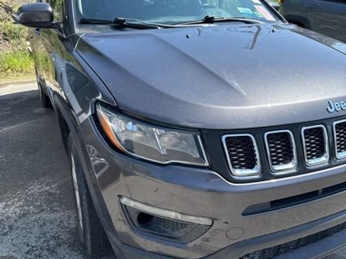 Used 2020 Jeep Compass Latitude w/ Cold Weather Group AWD/4WD image 5