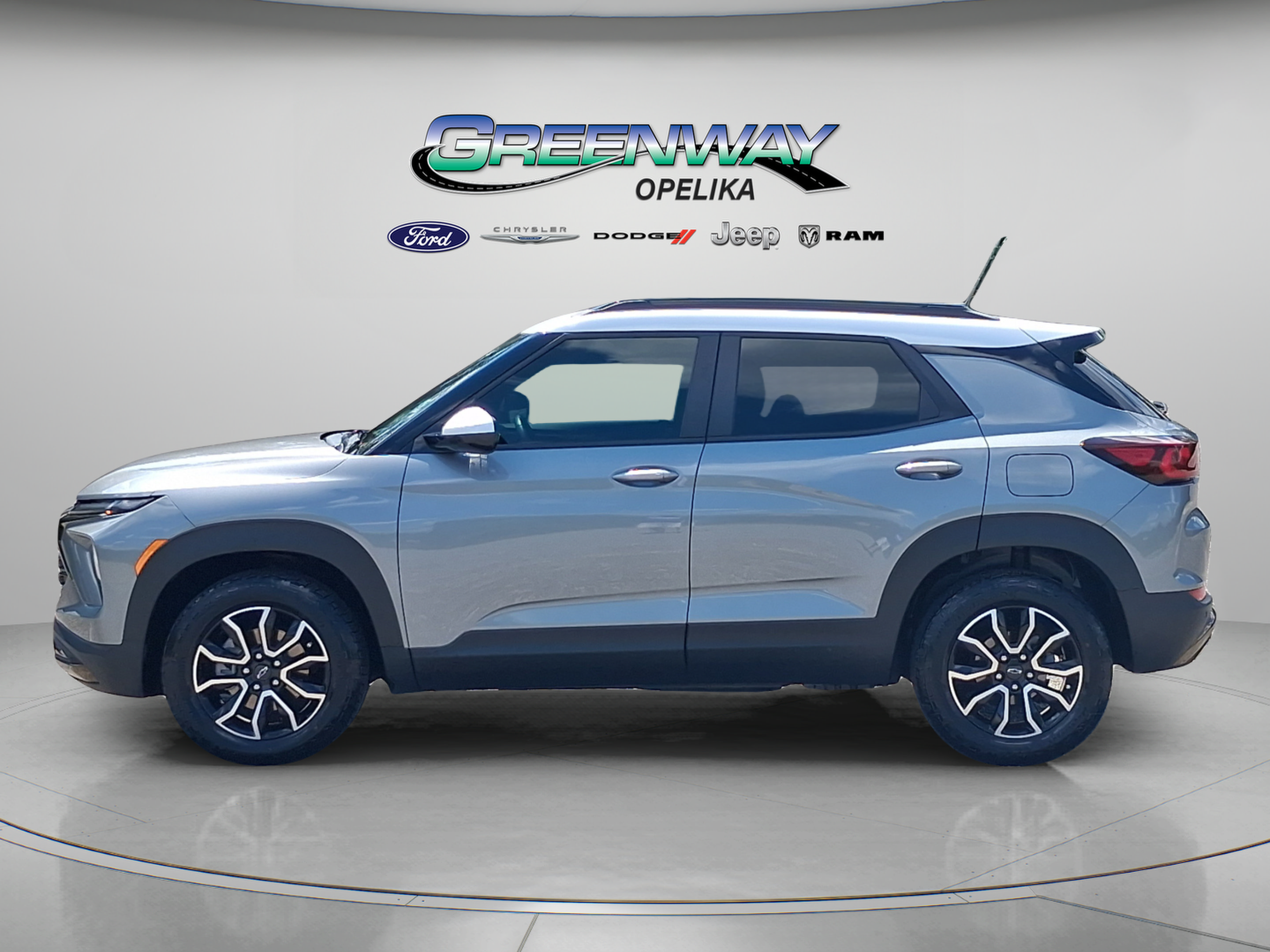 Used 2024 Chevrolet TrailBlazer ACTIV w/ Convenience Package AWD/4WD image 4