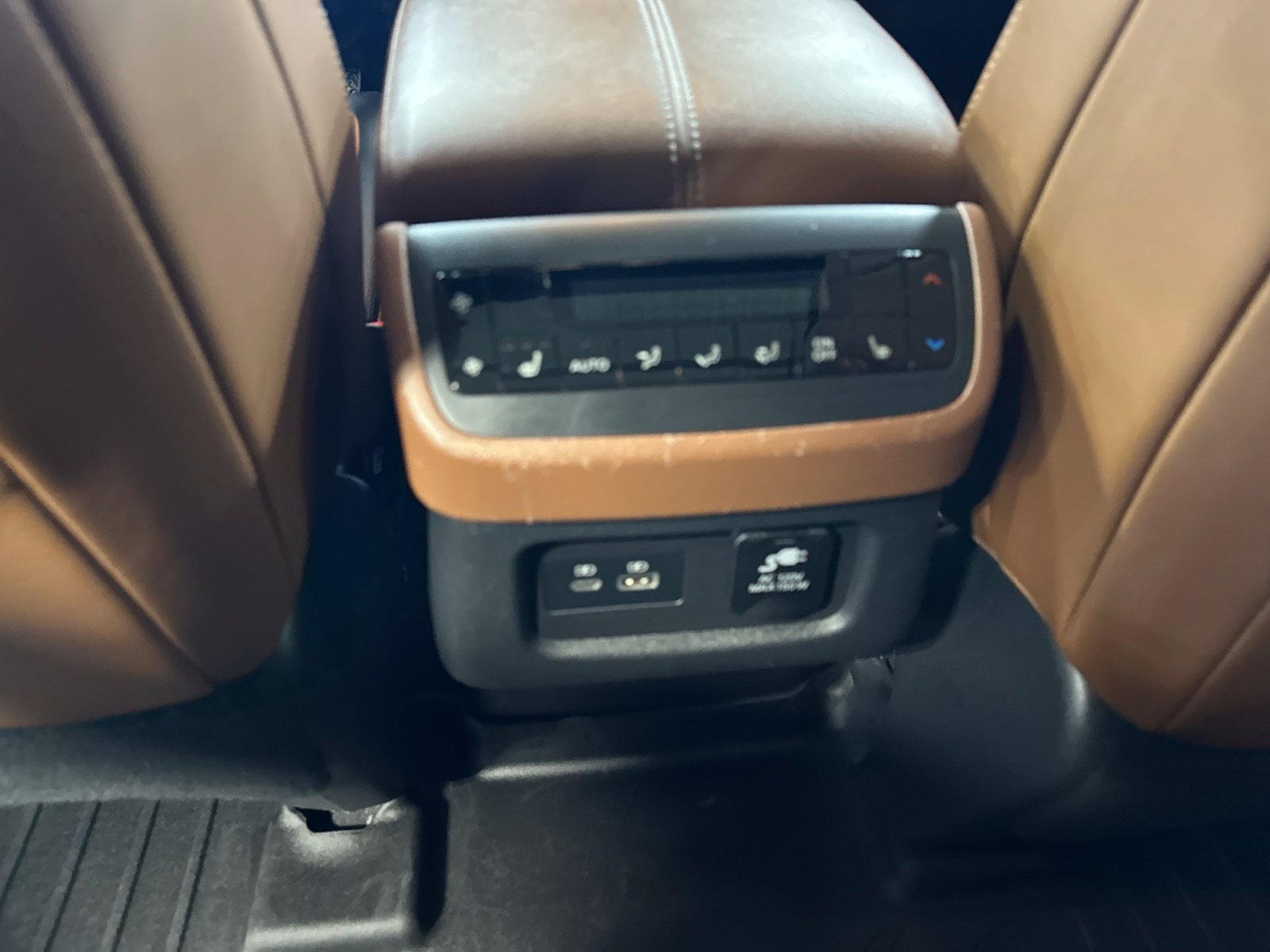 Used 2022 Nissan Pathfinder Platinum w/ Cargo Package AWD/4WD image 24