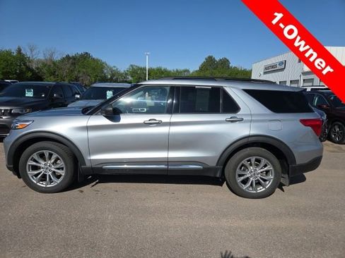 Used 2020 Ford Explorer XLT w/ Equipment Group 202A AWD/4WD image 2