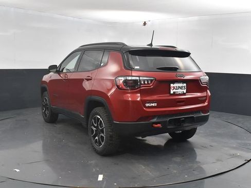 New 2026 Jeep Compass Trailhawk w/ Sun, Sound & Navigation Group AWD/4WD image 6