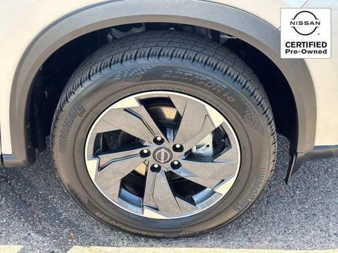 Certified 2025 Nissan Rogue SV FWD image 8