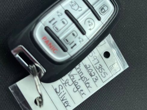 Used 2023 Chrysler Voyager LX image 14