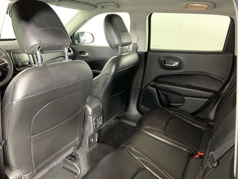 Used 2018 Jeep Compass Latitude image 28