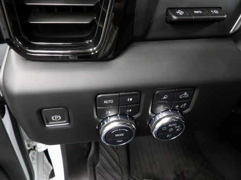 Used 2024 GMC Sierra 2500 AT4 w/ AT4 Premium Plus Package image 56