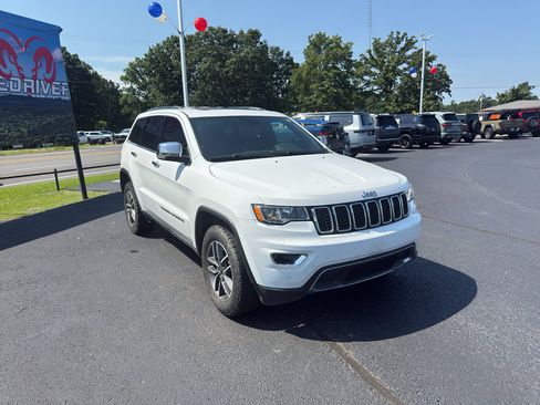 Used 2022 Jeep Grand Cherokee Limited AWD/4WD image 2