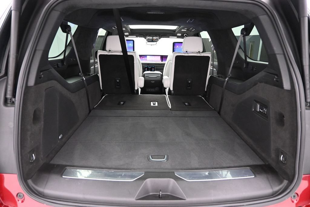 Certified 2025 Cadillac Escalade ESV Sport Platinum w/ LPO, Floor Liner Package AWD/4WD image 37