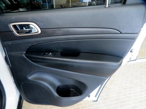 Used 2017 Jeep Grand Cherokee Laredo image 21