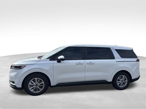 Certified 2024 Kia Carnival LX image 3