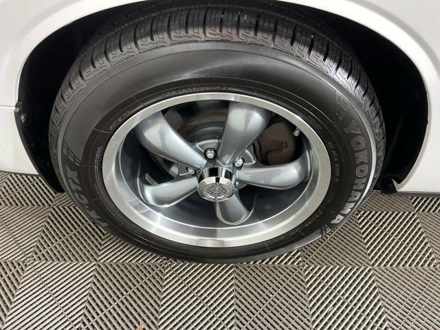 Used 2013 Dodge Challenger SXT RWD image 23