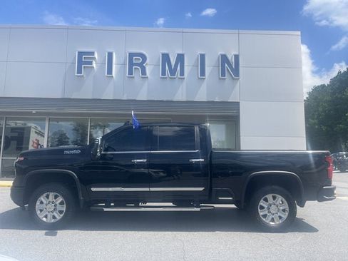 Used 2024 Chevrolet Silverado 2500 High Country w/ Technology Package AWD/4WD image 1