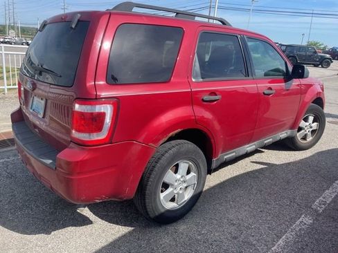 Used 2010 Ford Escape XLT image 4