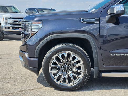 Used 2023 GMC Sierra 1500 Denali Ultimate AWD/4WD image 9
