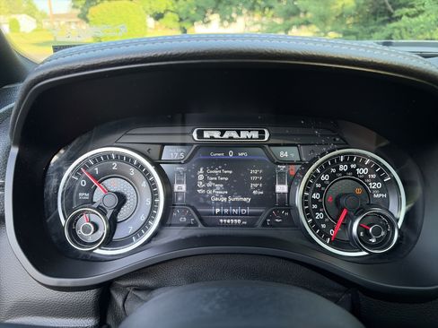 Used 2019 RAM 1500 Laramie AWD/4WD image 38