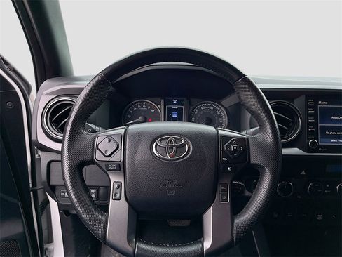Used 2022 Toyota Tacoma TRD Sport image 11