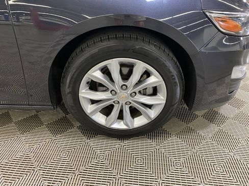 Used 2023 Chevrolet Malibu LT image 2