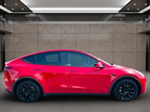 Used 2021 Tesla Model Y Long Range AWD/4WD image 2