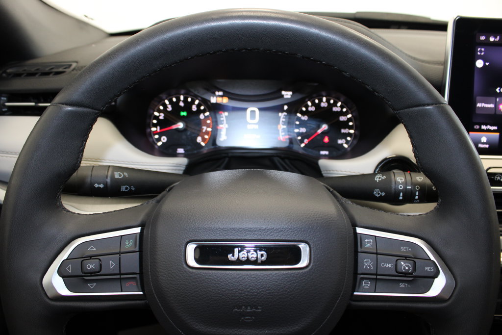 Used 2025 Jeep Compass Limited AWD/4WD image 15