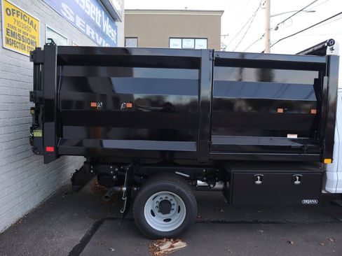 New 2026 Ford F550 4x4 Crew Cab image 4