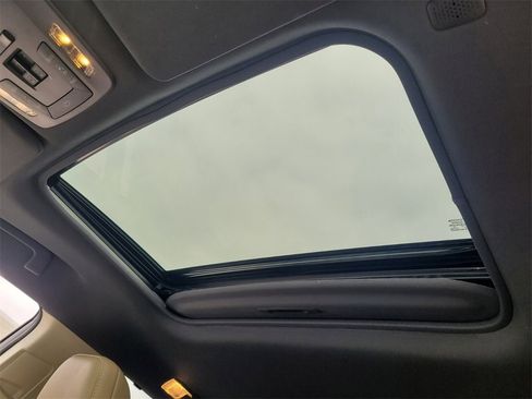 Used 2021 Toyota Sienna XLE image 17