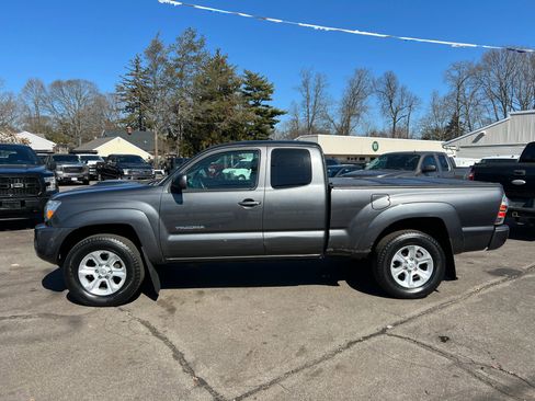 Used 2010 Toyota Tacoma 4x4 Access Cab V6 image 3