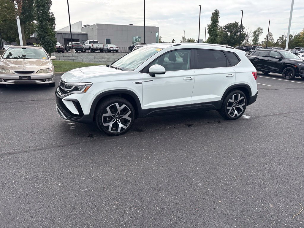 Used 2023 Volkswagen Taos SEL AWD/4WD image 2