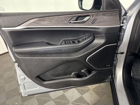 Used 2023 Jeep Grand Cherokee 4WD 4xe image 24