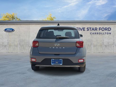 Used 2022 Hyundai Venue SE FWD image 7