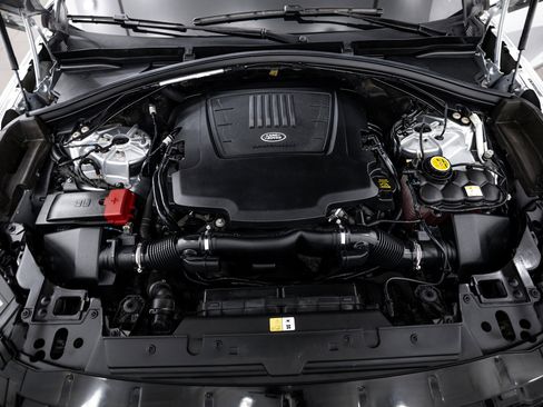 Used 2018 Land Rover Range Rover Velar R-Dynamic SE image 16