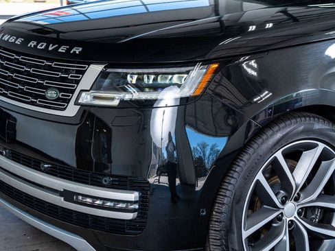 Used 2025 Land Rover Range Rover Autobiography image 12