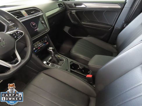 Certified 2024 Volkswagen Tiguan SE R-Line image 23