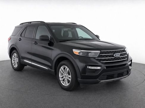 Used 2023 Ford Explorer XLT w/ Equipment Group 202A AWD/4WD image 2