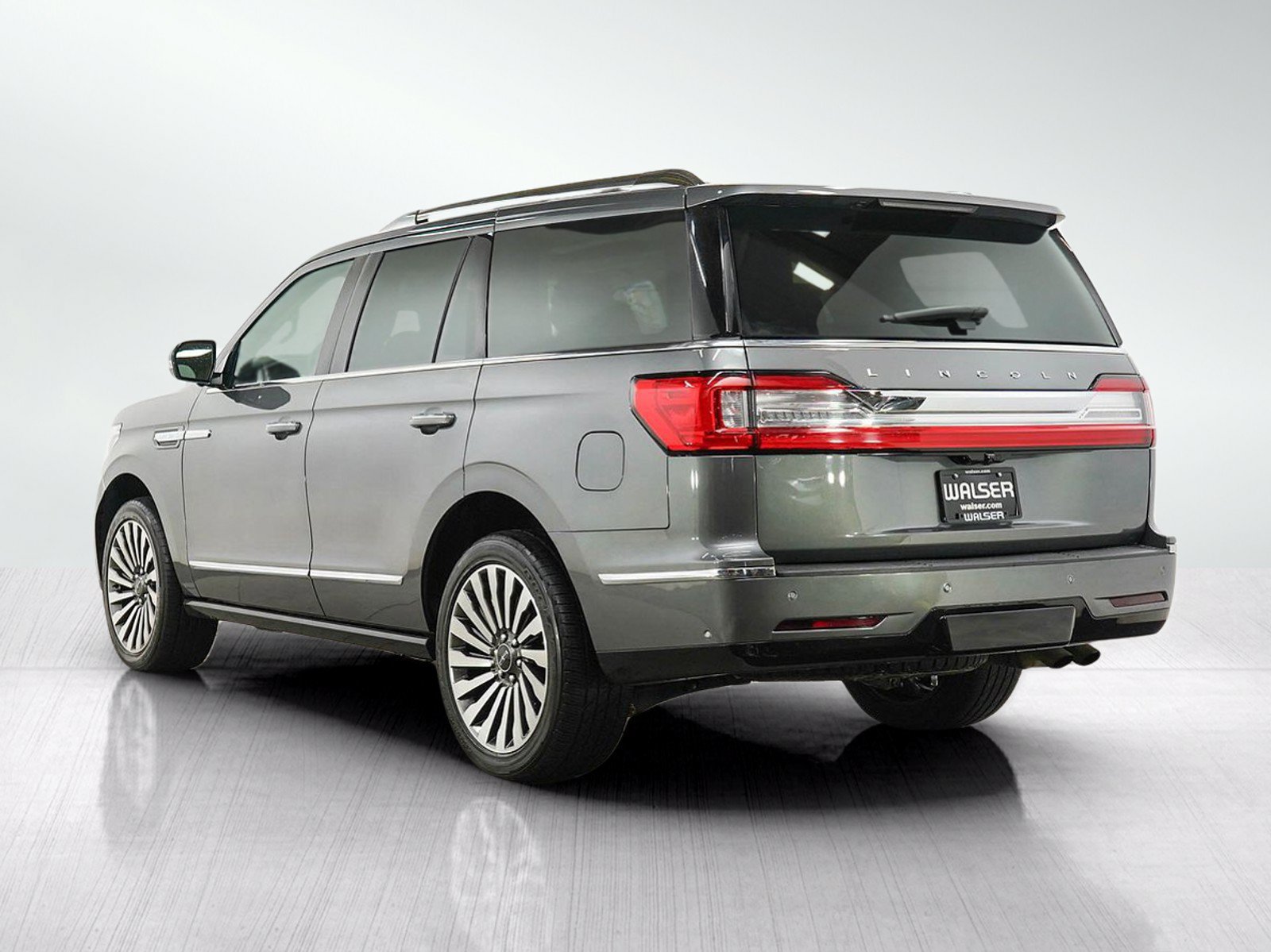 Used 2021 Lincoln Navigator Reserve w/ Luxury Package AWD/4WD image 3
