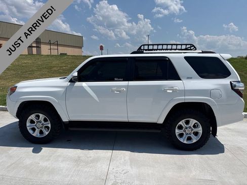 Used 2020 Toyota 4Runner SR5 Premium AWD/4WD image 8